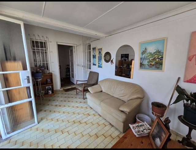 3 BEDROOM FREEHOLD FOR SALE IN REWLATCH